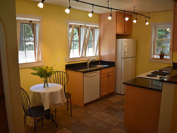 2nd image of 9432 NE Midway Ave