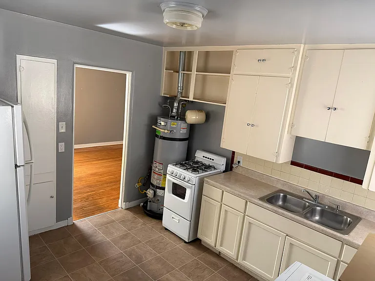 516 Ash St SE #B — Photo 7
