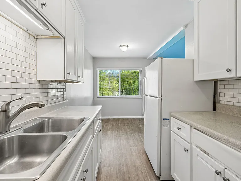 550 Harding Pl #E113 — Photo 13