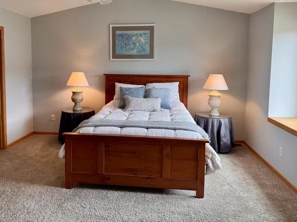 1645 County Road D E, Maplewood, MN 55109