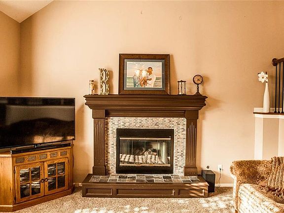 5th image of 633 Lakeview Dr