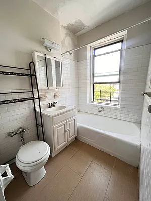 Rented by Queens Apartments Realty LLC | media 17