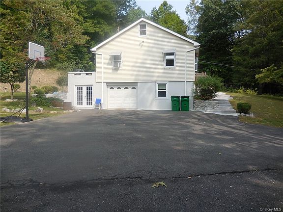 3rd image of 9 Hennig Ln