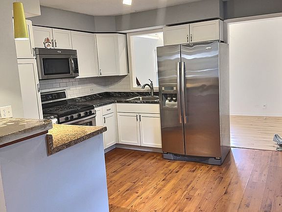 5th image of 115 Elm Ave