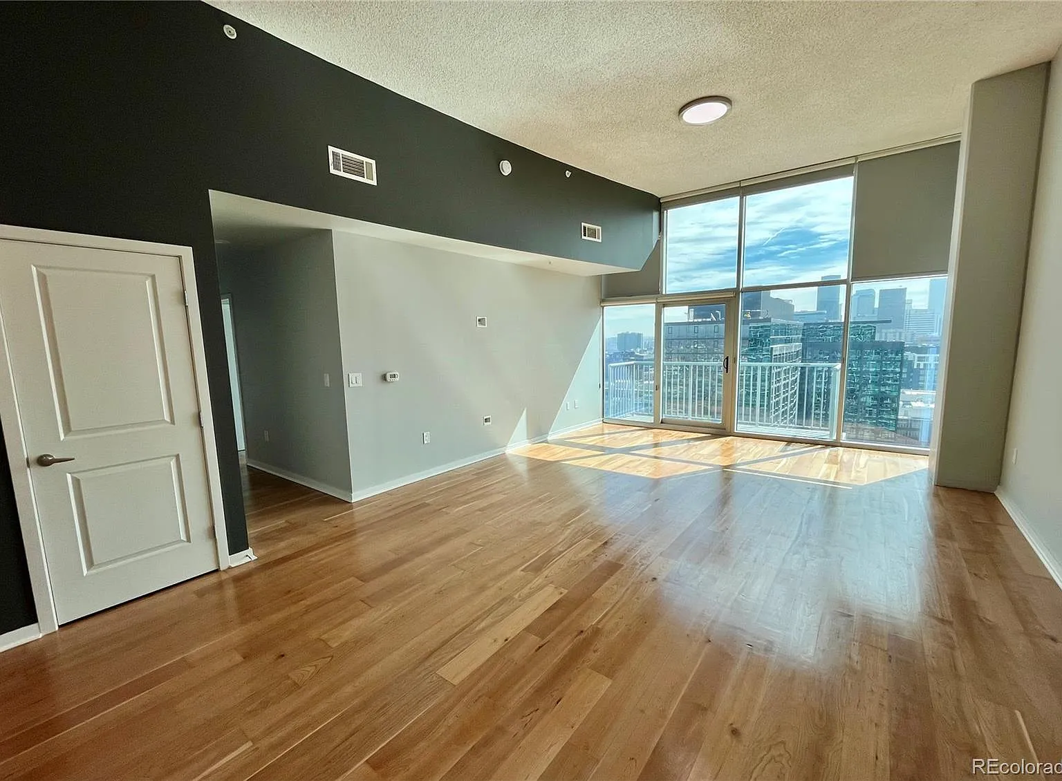 Glass House — Photo 1
