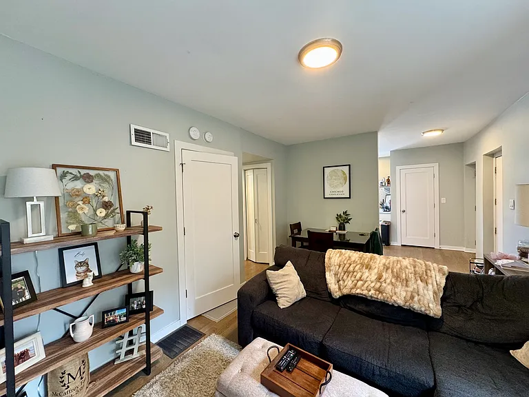 2022 W Division St #2B — Photo 10