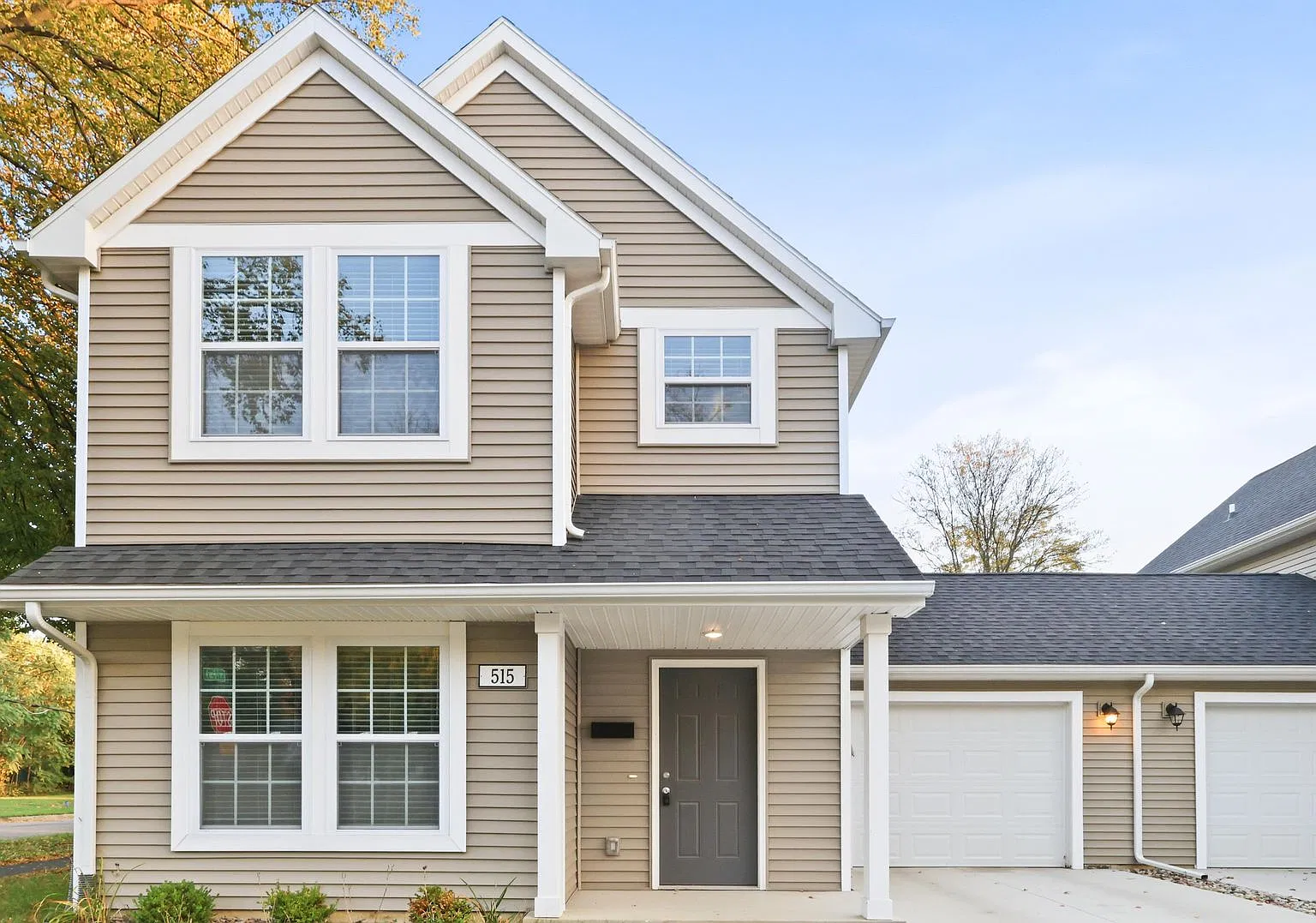 1 Month FREE Rent! Applied to Your First Full Month. Terms & Conditions Apply. — Photo 1