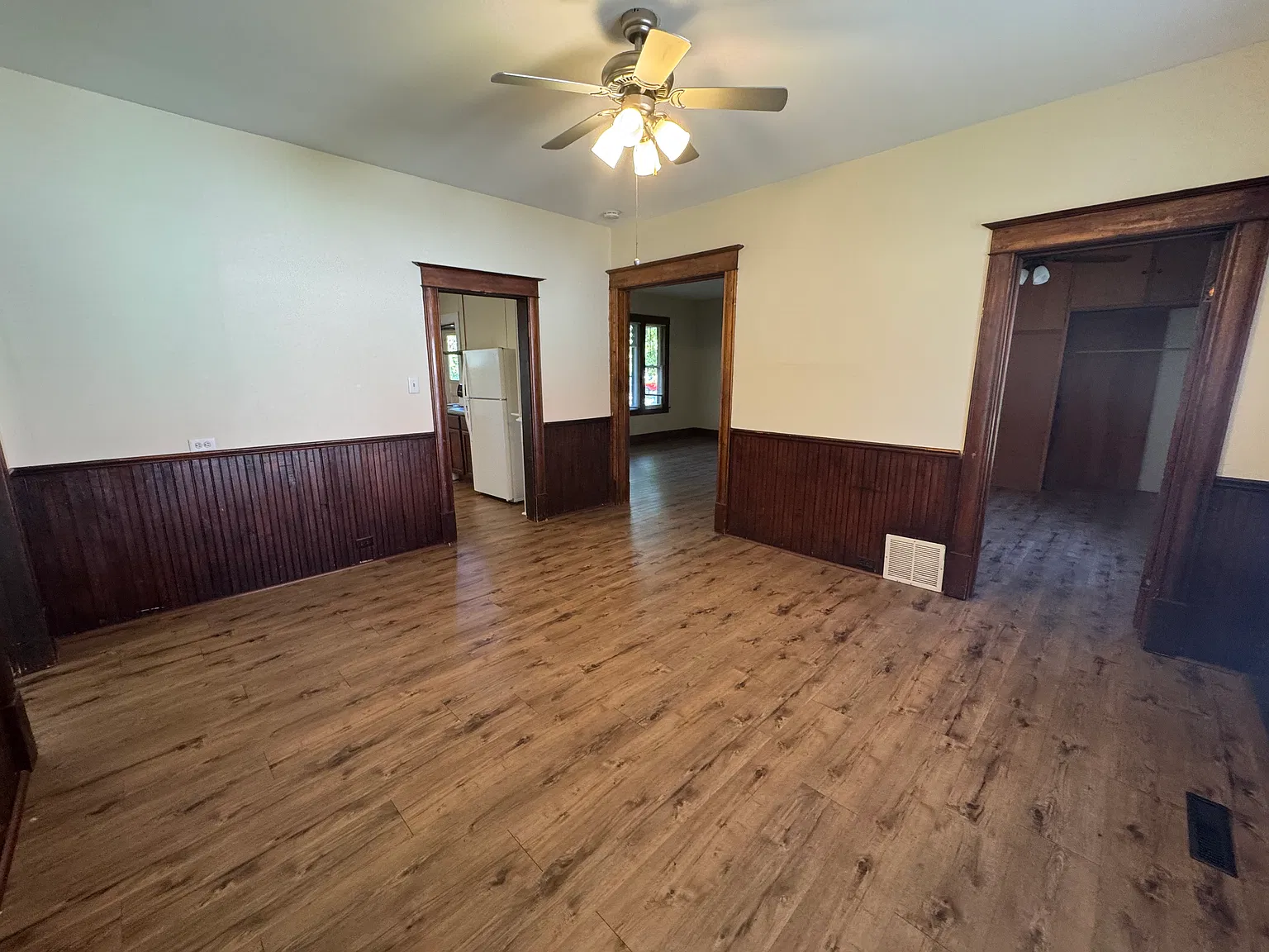 2 bed, 900 sqft, $1,049 — Photo 2