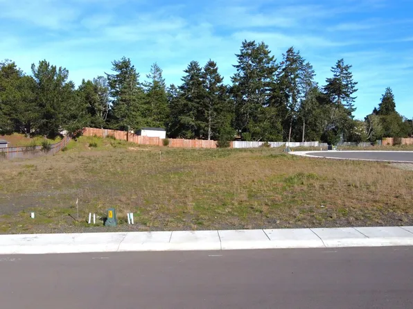 1070 Park Ave, Coos Bay, OR 97420