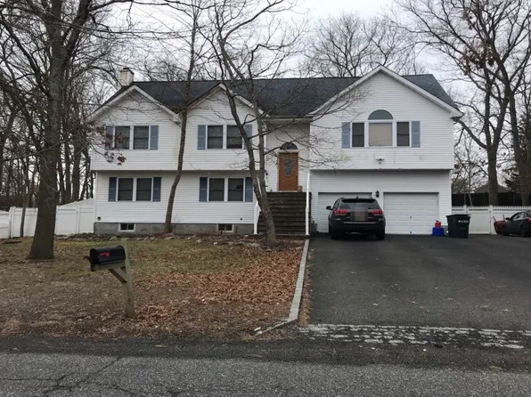 358 Mount Sinai Coram Rd, Mount Sinai, NY 11766