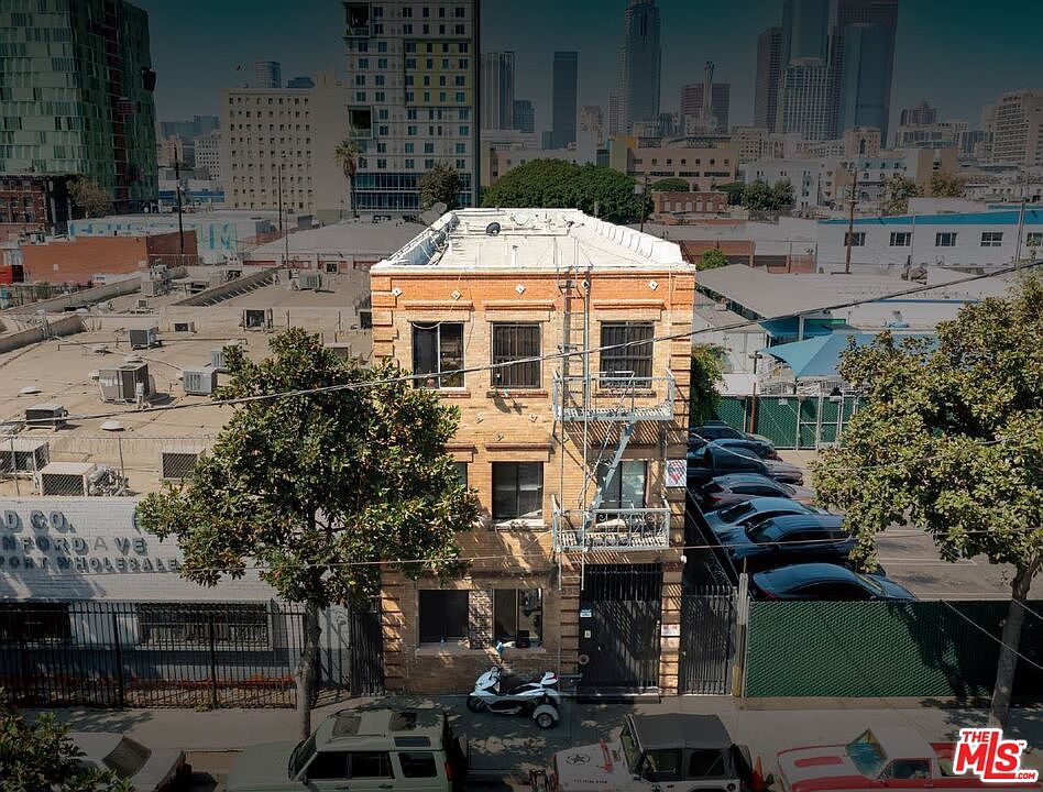 1st image of 553 Stanford Ave
