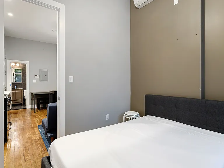 139 Essex St #B — Photo 6