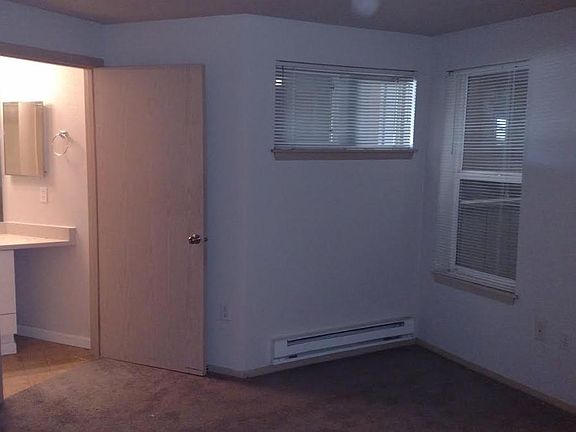 Master bedroom/Master bathroom