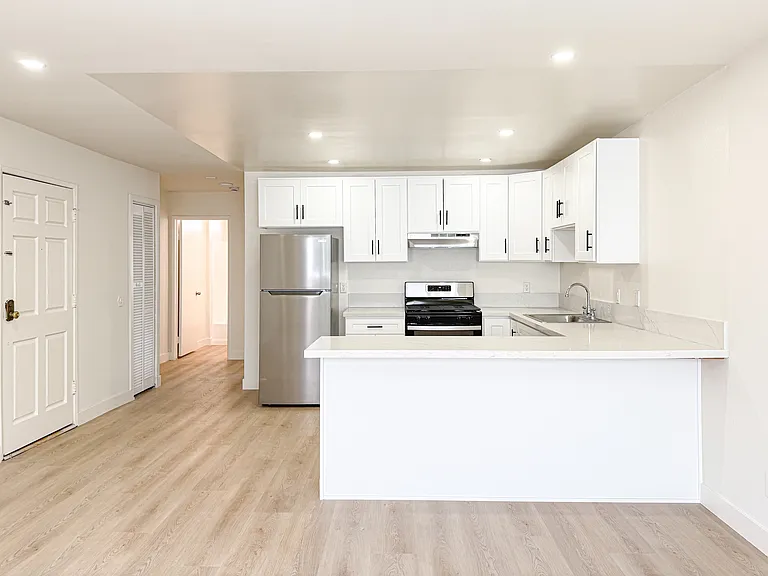 1162 Elm Ave #21 — Photo 1