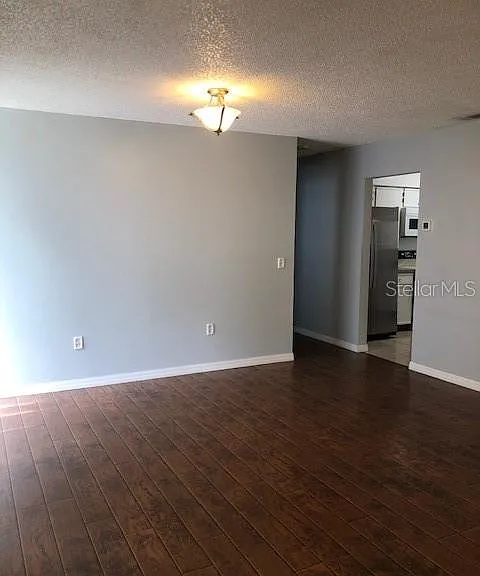 810 E 20th St — Photo 3