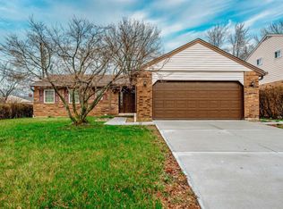 8580 Manitoba Dr, Cincinnati, OH 45255