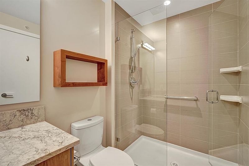 Burnaby Apartment for rent - 2 Bedrooms — photo 12