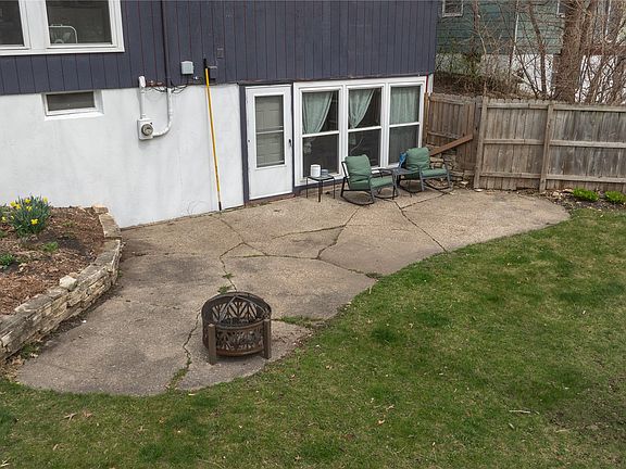 3rd image of 2237 Evergreen St NE
