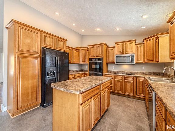 2nd image of 14190 Country Ln