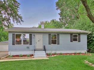 438 Alpine Dr, Round Lake, IL 60073