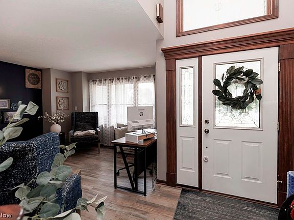 5th image of 396 Pemberton Dr