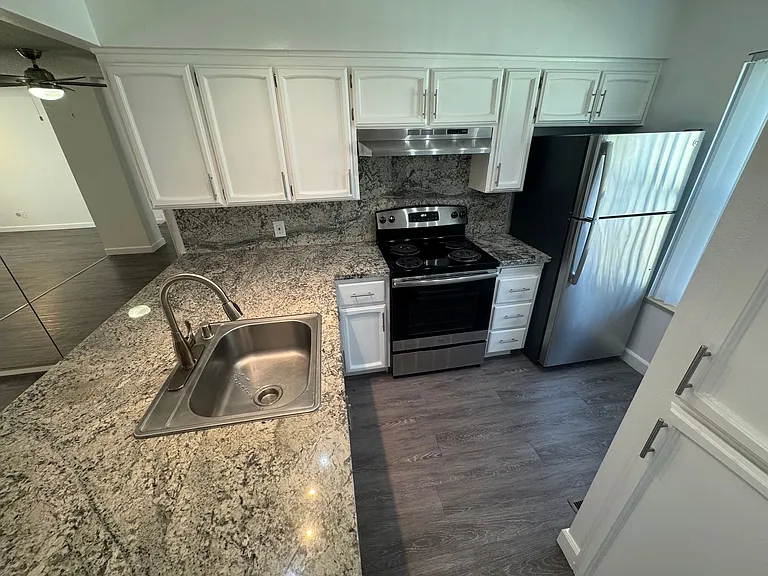 Lauren Garden Villas — Photo 5