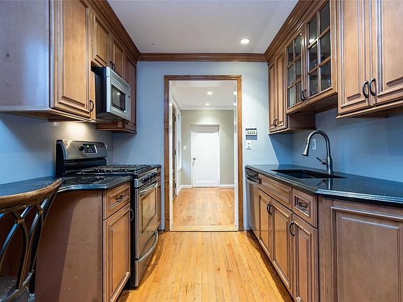 3rd image of 34 Monaton Dr