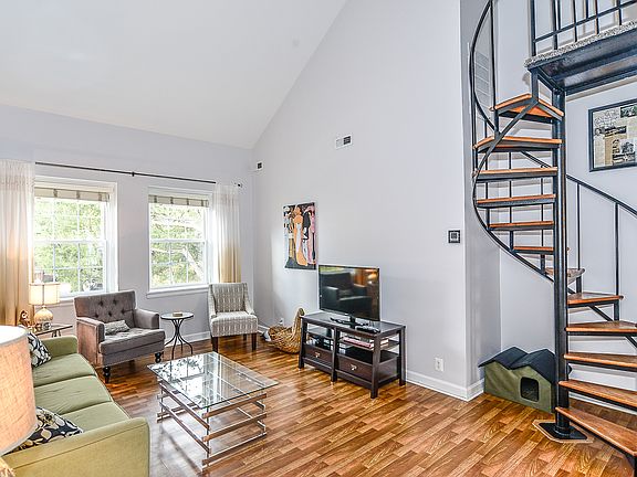 3rd image of 3027 S Columbus St APT C1