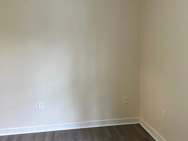 611 Stewart Ave SE — Photo 8