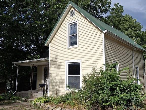 2nd image of 608 N Cedar St