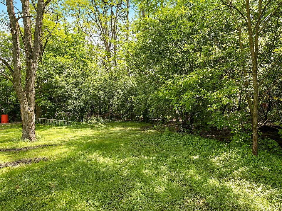 2nd image of 425 40th St