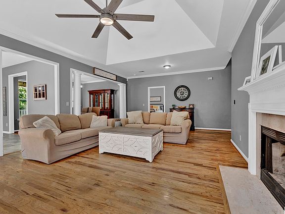 3rd image of 4186 Sierra Way