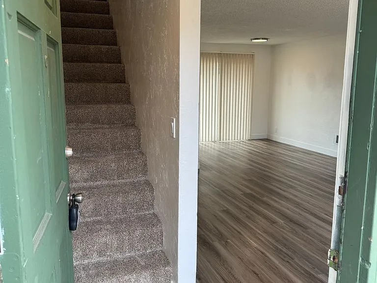 4095 Southway Loop — Photo 2