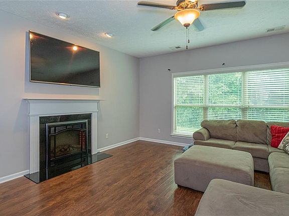 3rd image of 19 Brentview Dr