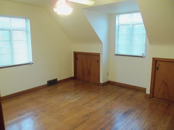 5th image of 34 E Kanawha Ave #B