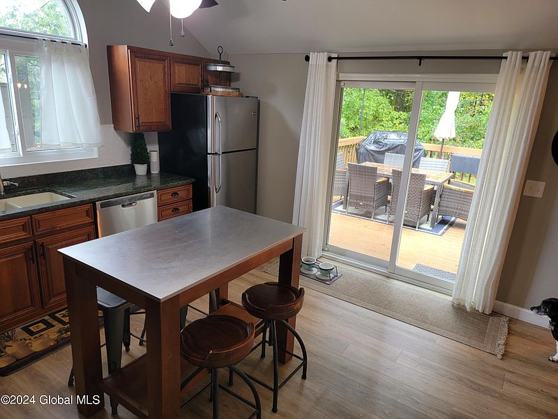 4th image of 24 Meadow Rue Place