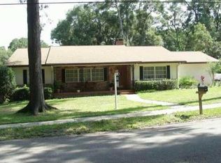 909 W Voorhis Ave, Deland, FL 32720