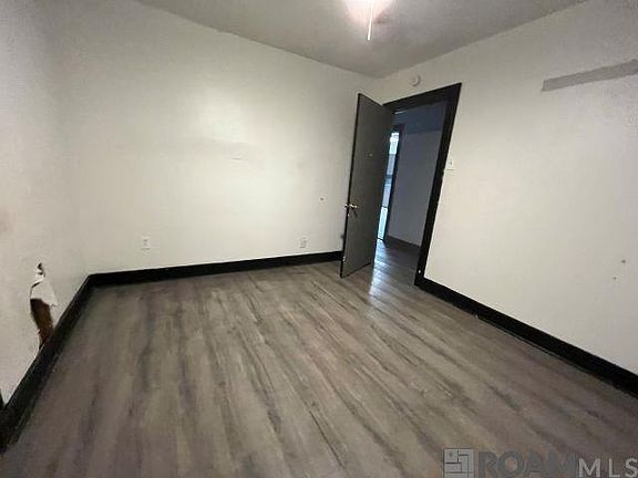 4th image of 3044 Bartlett St