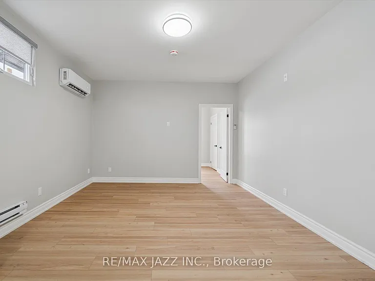 251 Simcoe St S #201 — Photo 5