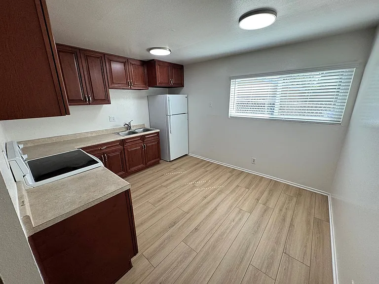 711 E. Pleasant Street — Photo 29