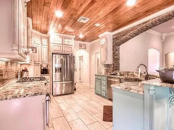 5th image of 259 Danielle Dr