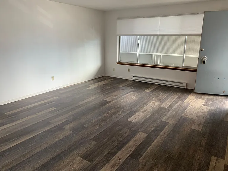620 S Laurel St — Photo 6