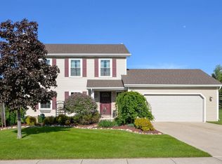 10131 Heatherway Dr, Pinckney, MI 48169