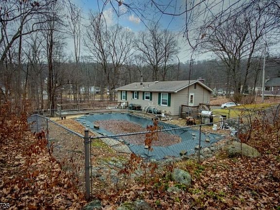 5th image of 15 Appleseed Rd
