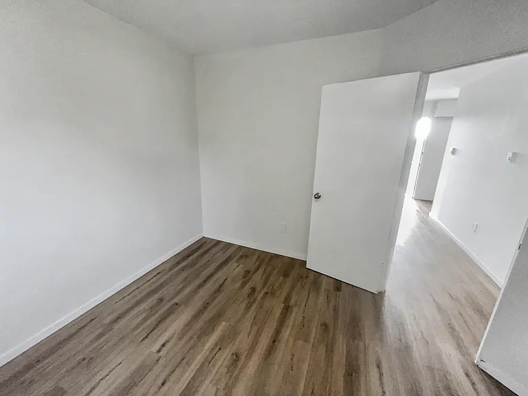 3498 Lovat Ave — Photo 10