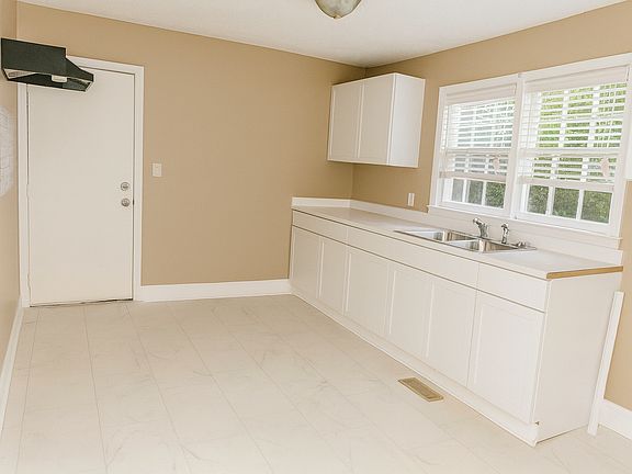5th image of 2106 Melton Ave