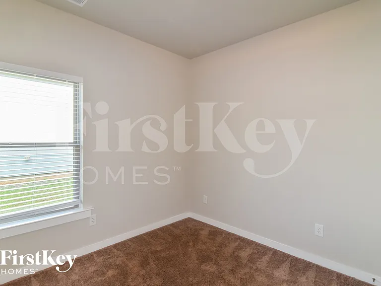 135 Avalon Way — Photo 10