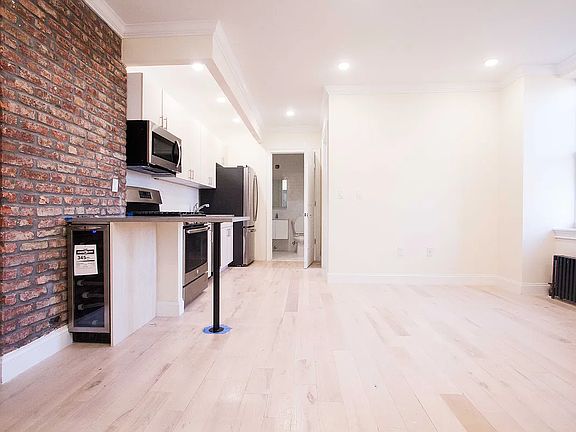 5th image of 946 Bushwick Ave #404