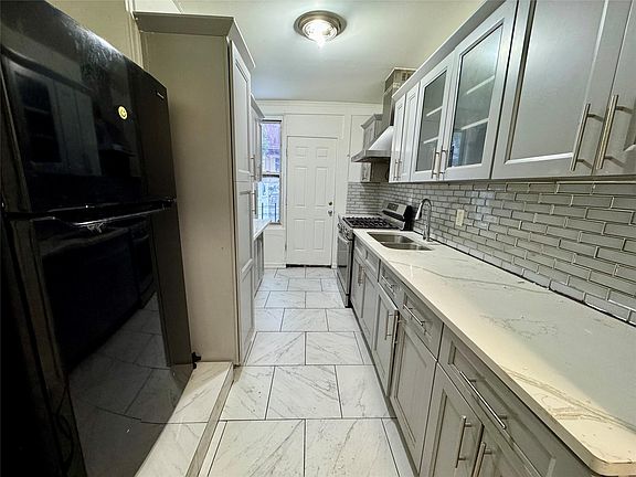2nd image of 3053 Perry Ave #1