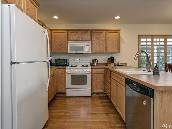 Big, open kitchen, gas range.